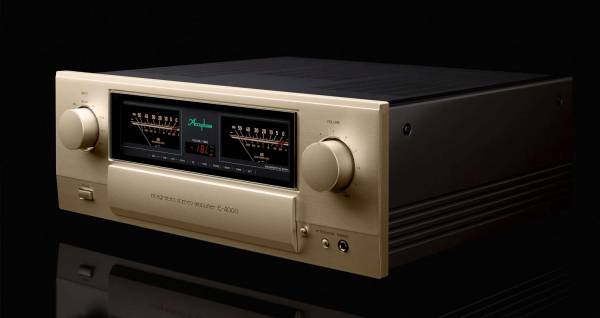 Accuphase E 4000 integrated amplifier front